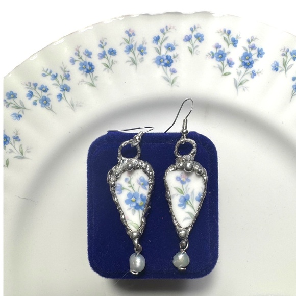 Royal Albert 1976 Memory Lane Earrings with Boho Metalwork & Freshwater Pearls - Picture 13 of 15